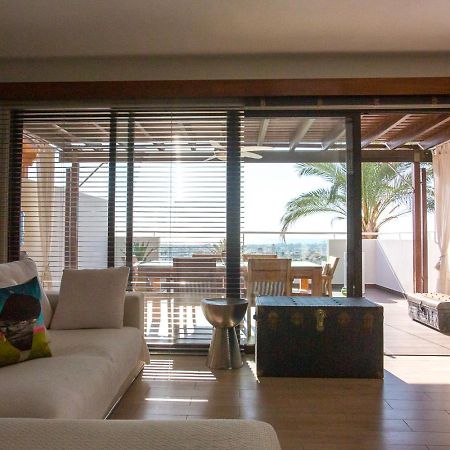 Penthouse Duplex Overlooking The Mediterranean Larnaca Buitenkant foto