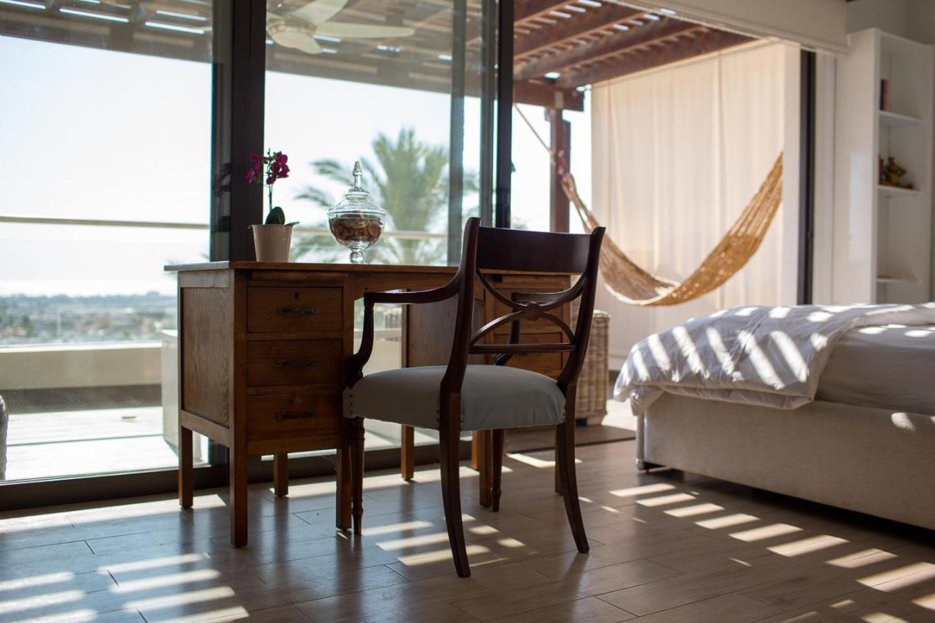 Penthouse Duplex Overlooking The Mediterranean Larnaca Buitenkant foto