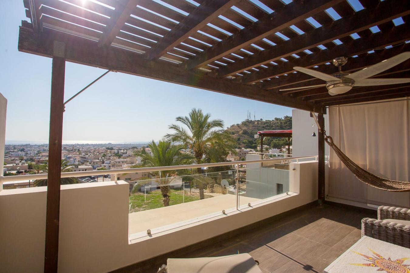 Penthouse Duplex Overlooking The Mediterranean Larnaca Buitenkant foto