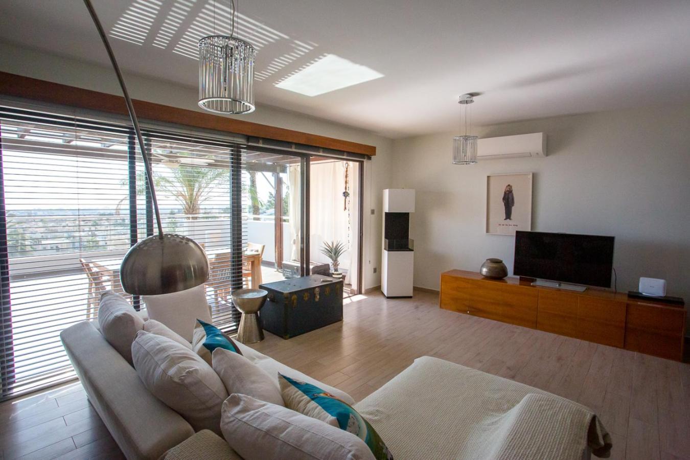 Penthouse Duplex Overlooking The Mediterranean Larnaca Buitenkant foto