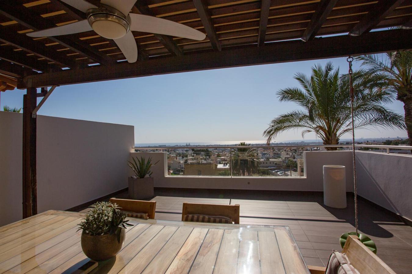 Penthouse Duplex Overlooking The Mediterranean Larnaca Buitenkant foto